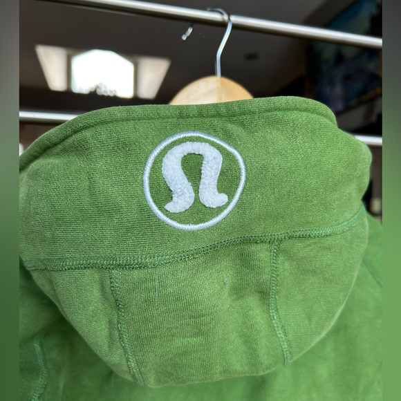 Cropped Kelly Green Lululemon hoodie - Picture 3 of 3